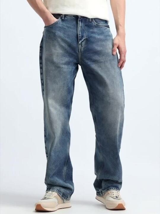 Relaxed Fit Vintage Jeans - Light Blue Wash